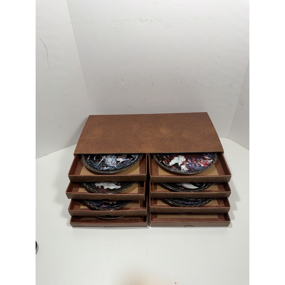 Bradex‎ Seasons Cabinet Plates Kingdom Of Thailand Porcelain Lot Of 7 & Case